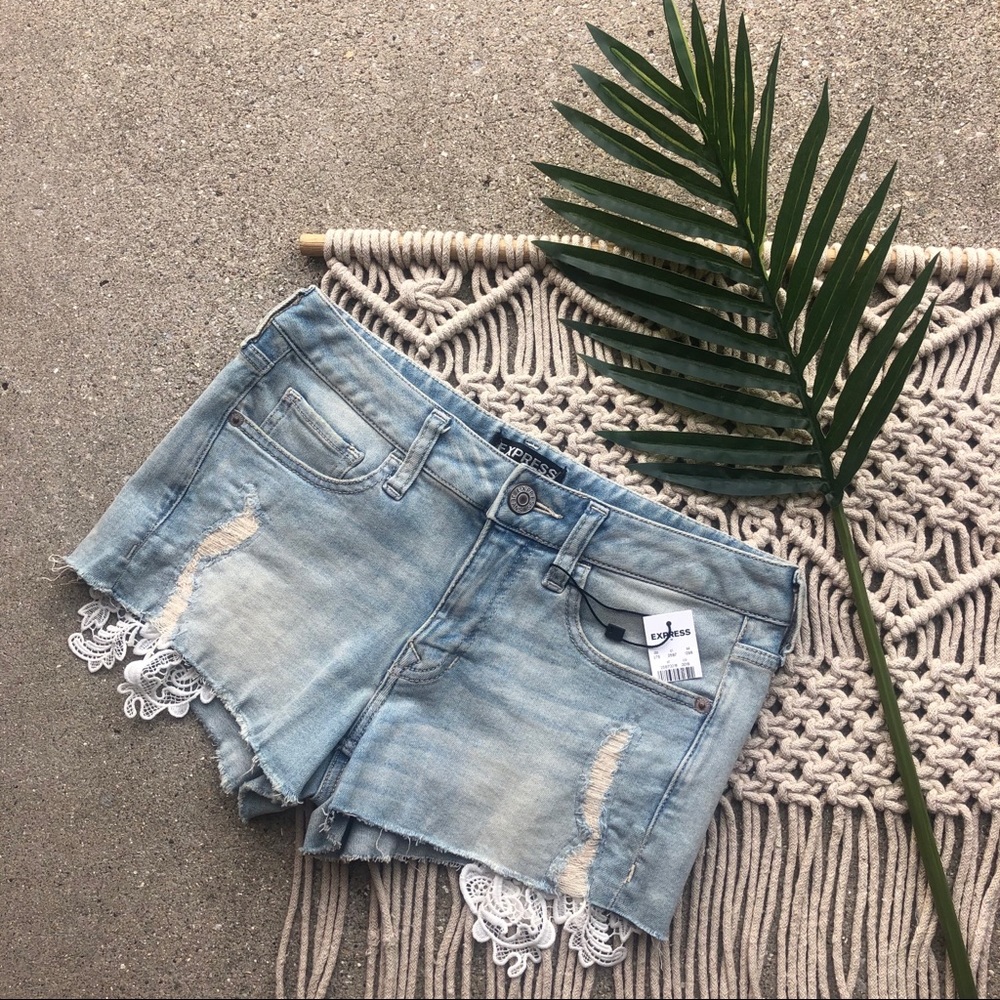 New Express Low Rise Jean Shorts Size 00